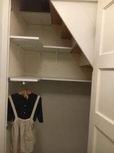 Kast opnieuw ingericht met hangstang