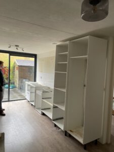 Gebruikte keuken plaatsen