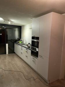 Gebruikte keuken plaatsen
